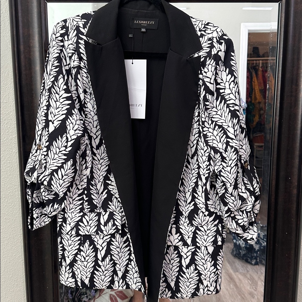 Black and White Awapuhi Hawaiian Print Blazer
